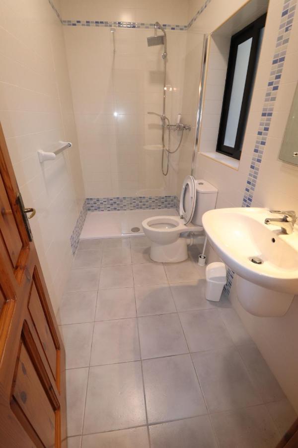 The Sea Just Across The Road - Flat 3 Apartment เซนต์พอลส์เบย์ ภายนอก รูปภาพ