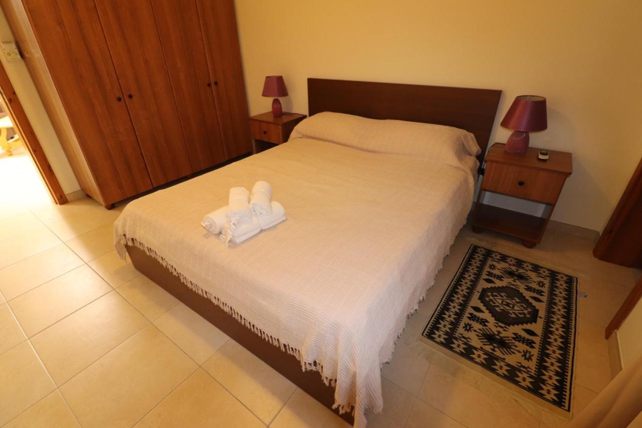 The Sea Just Across The Road - Flat 3 Apartment เซนต์พอลส์เบย์ ภายนอก รูปภาพ