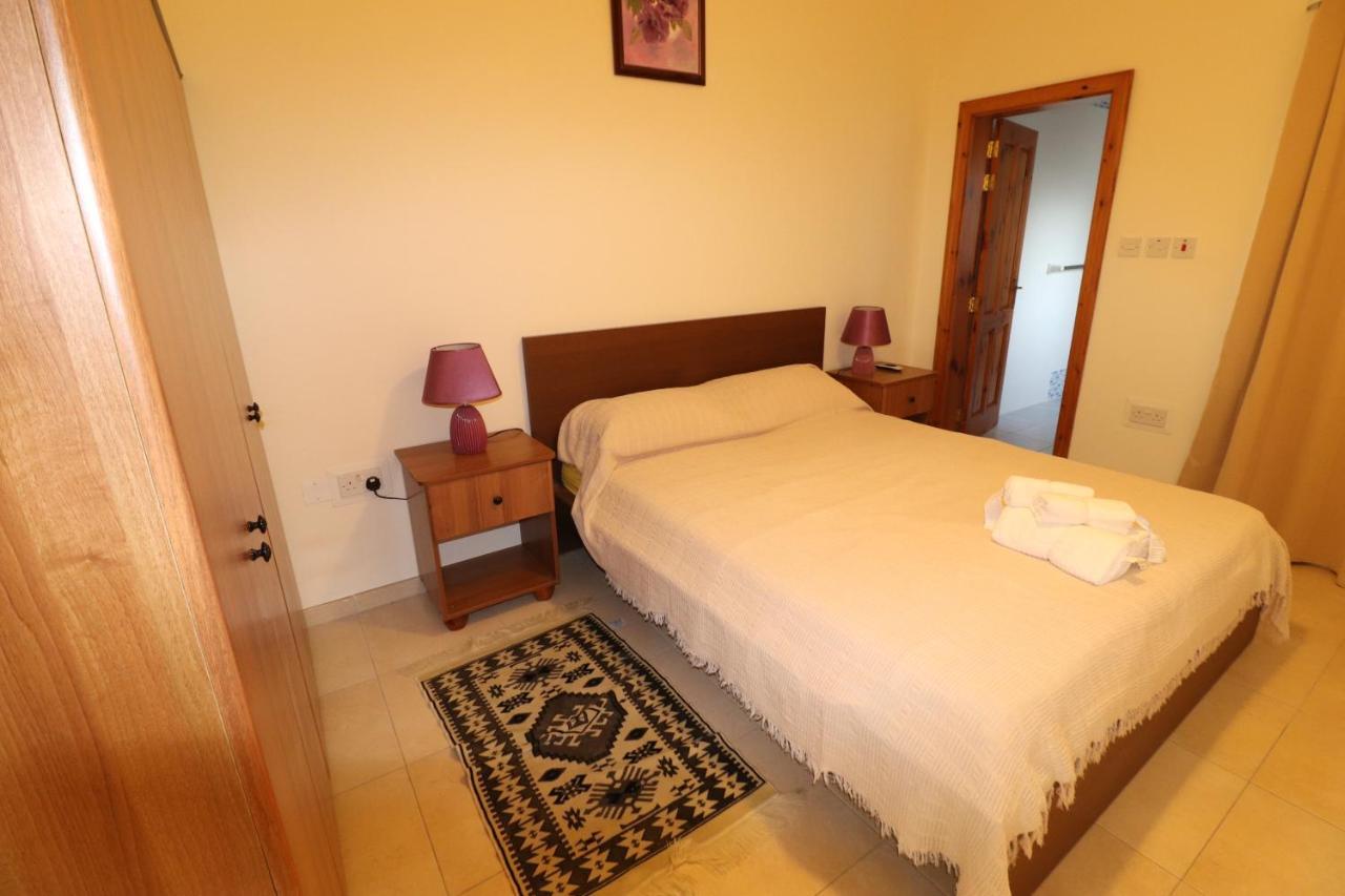 The Sea Just Across The Road - Flat 3 Apartment เซนต์พอลส์เบย์ ภายนอก รูปภาพ