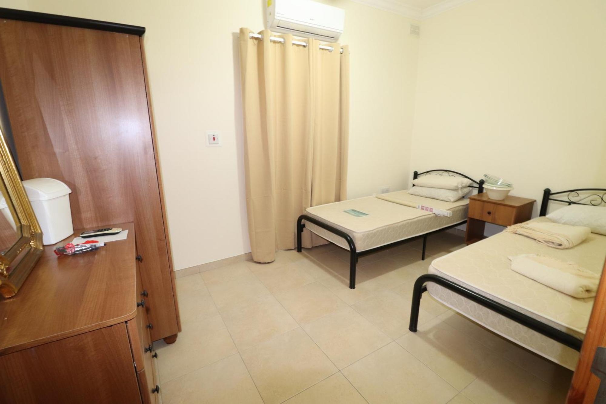 The Sea Just Across The Road - Flat 3 Apartment เซนต์พอลส์เบย์ ภายนอก รูปภาพ